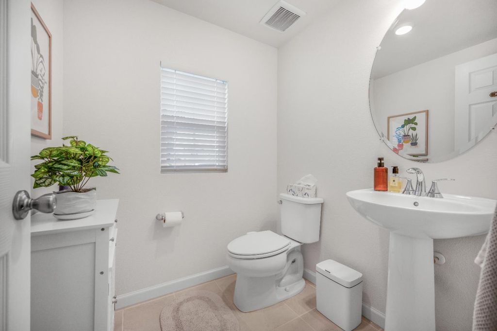Image 13 of property listing at 6648 E Washington Avenue, Fresno, CA 93727