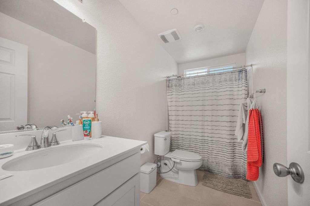Image 18 of property listing at 6648 E Washington Avenue, Fresno, CA 93727