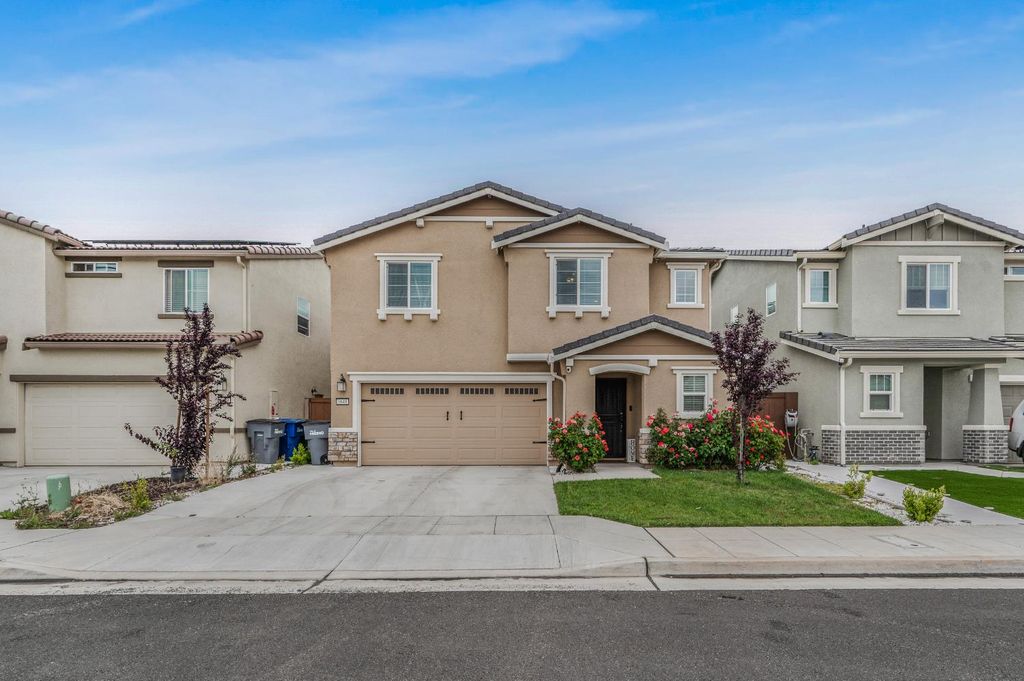 Image 2 of property listing at 6648 E Washington Avenue, Fresno, CA 93727