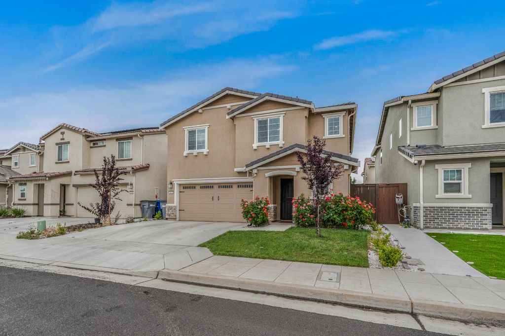 Image 4 of property listing at 6648 E Washington Avenue, Fresno, CA 93727