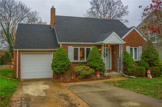 305 Johnston Dr, Ellwood City, PA 16117