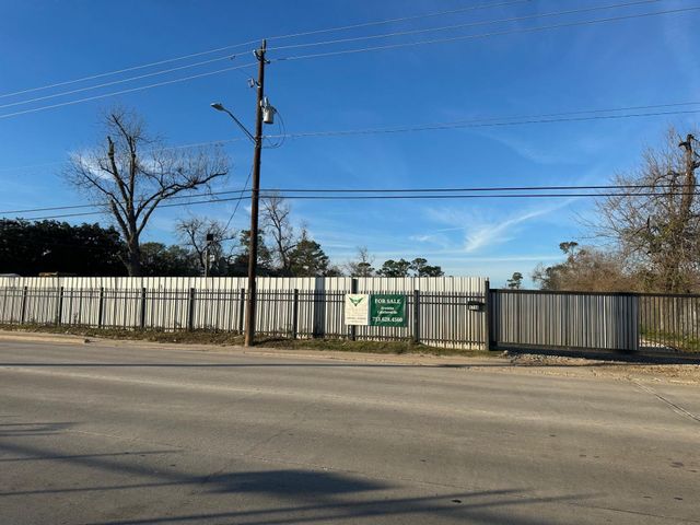 1714 W Little York Road, Houston, TX 77091