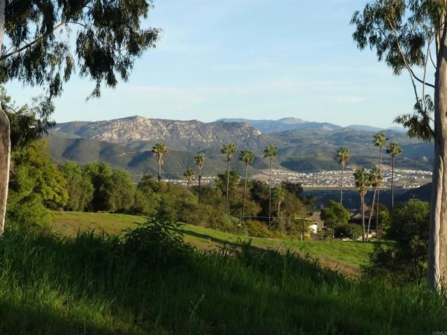 725 Yucca Road, Fallbrook, CA 92028