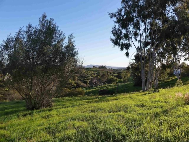 725 Yucca Road, Fallbrook, CA 92028