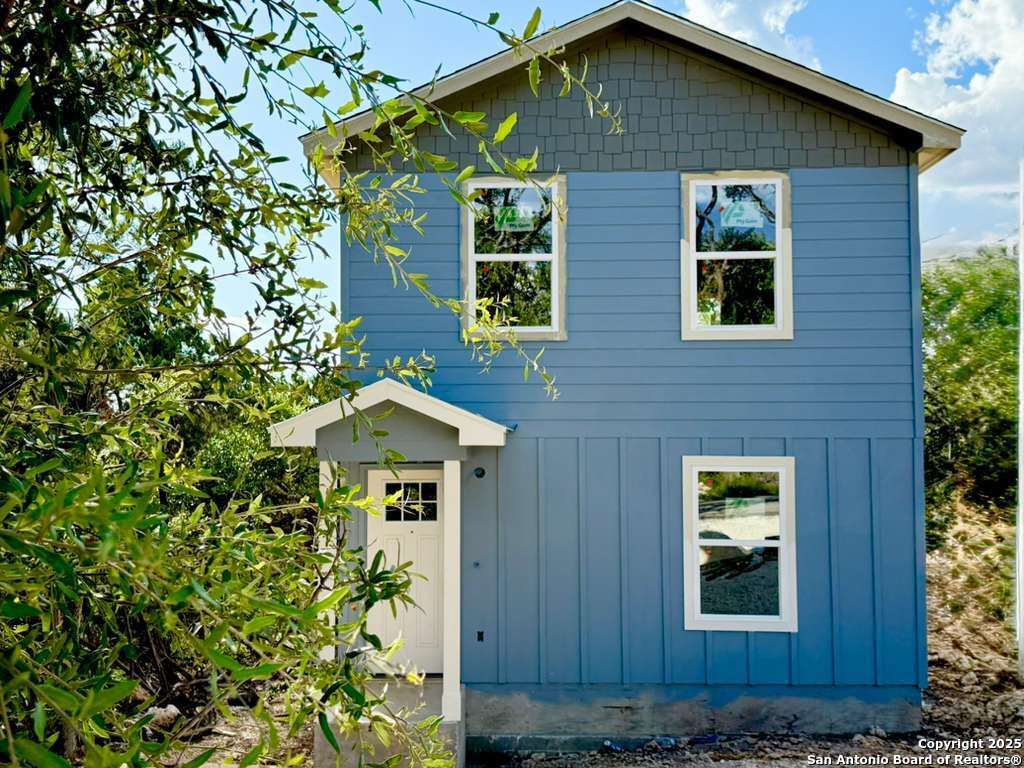 687 Burr Oak, Canyon Lake, TX 78133