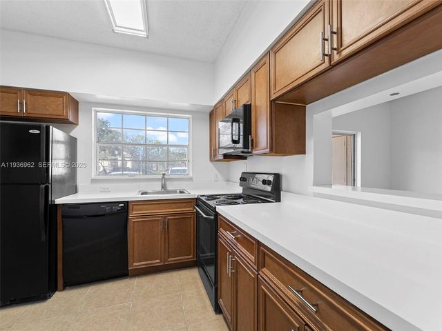 720 Cypress Ln F9, Deerfield Beach, FL 33064