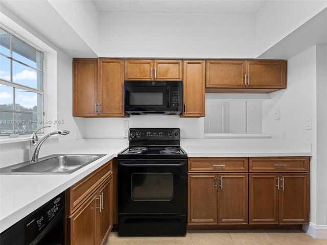 720 Cypress Ln F9, Deerfield Beach, FL 33064