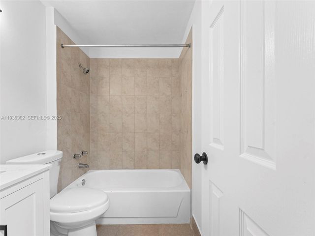 720 Cypress Ln F9, Deerfield Beach, FL 33064