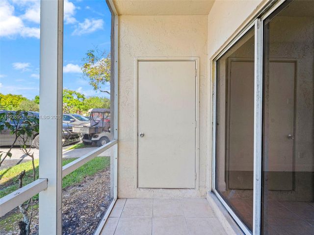 720 Cypress Ln F9, Deerfield Beach, FL 33064