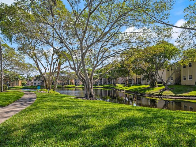 720 Cypress Ln F9, Deerfield Beach, FL 33064