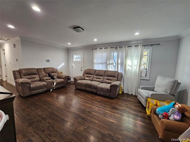 228 Hudson Avenue, Lake Grove, NY 11755