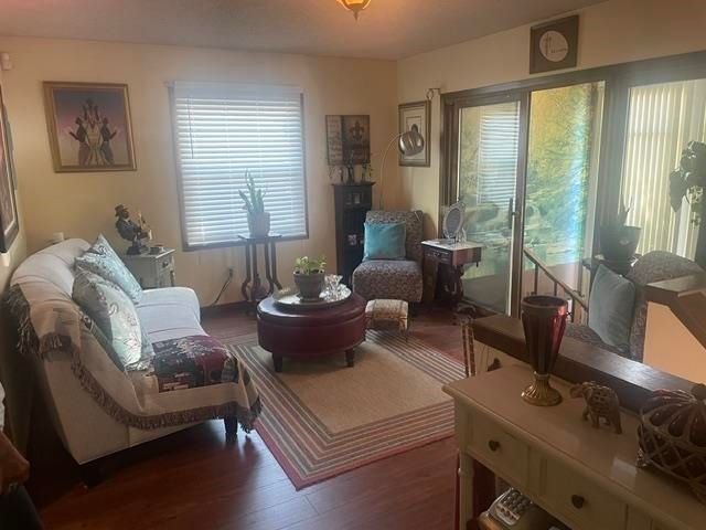 3210 E Navajo Ln, Wichita, KS 67216
