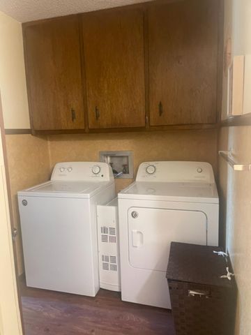 3210 E Navajo Ln, Wichita, KS 67216