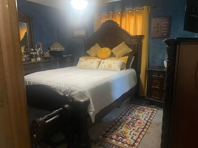 3210 E Navajo Ln, Wichita, KS 67216