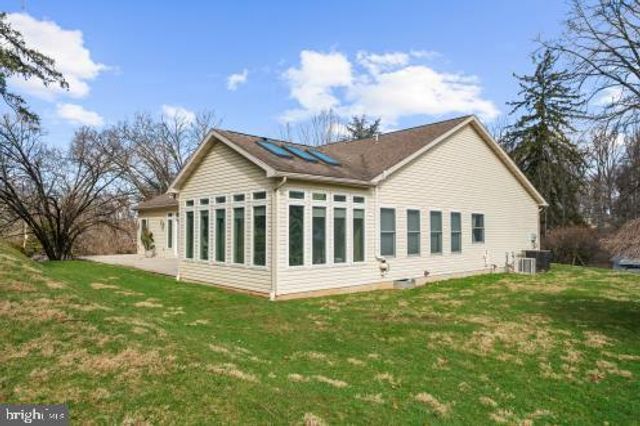 302 N TULPEHOCKEN RD, Reading, PA 19601