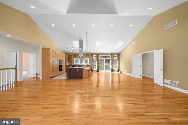 302 N TULPEHOCKEN RD, Reading, PA 19601