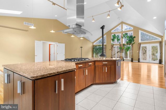 302 N TULPEHOCKEN RD, Reading, PA 19601