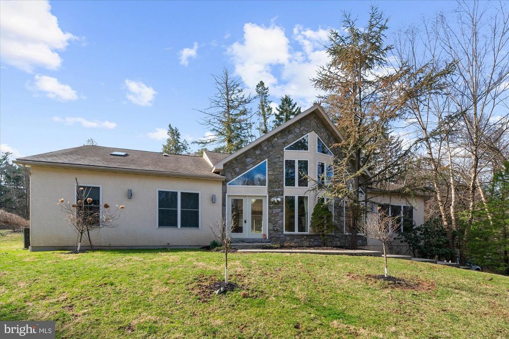 302 N TULPEHOCKEN RD, Reading, PA 19601