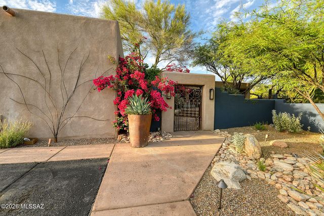 5235 N Vía Entrada, Tucson, AZ 85718