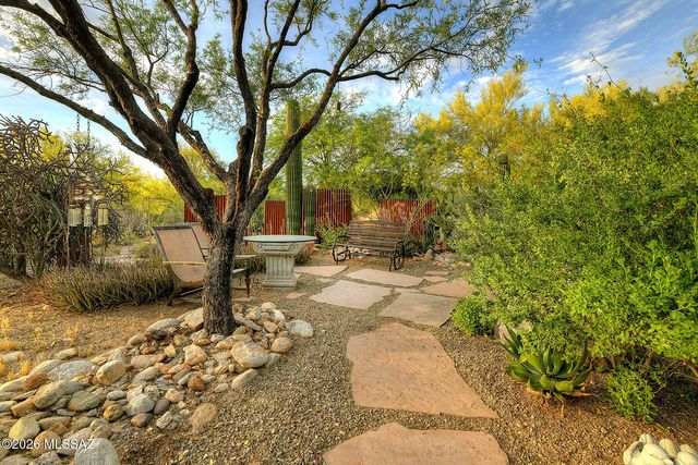 5235 N Vía Entrada, Tucson, AZ 85718