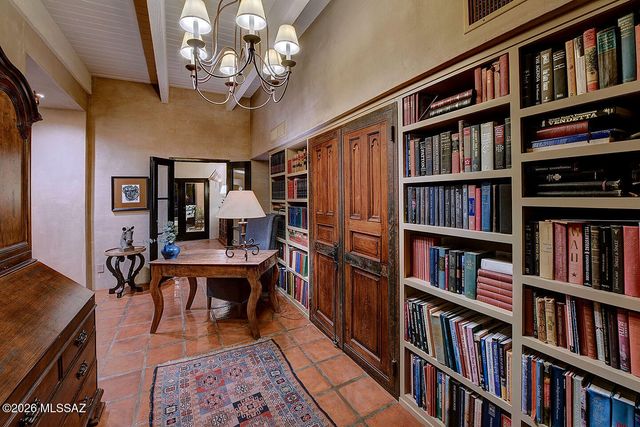 5235 N Vía Entrada, Tucson, AZ 85718
