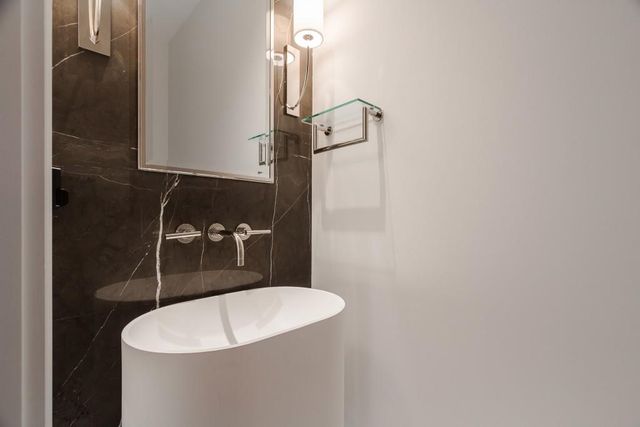 3376 Peachtree NE Road 33A, Atlanta, GA 30326