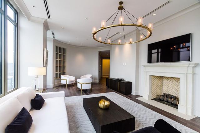 3376 Peachtree NE Road 33A, Atlanta, GA 30326