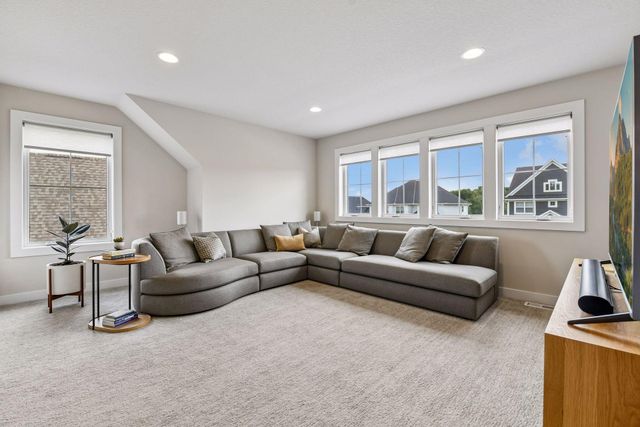 5500 Rolling Hills Parkway, Victoria, MN 55318