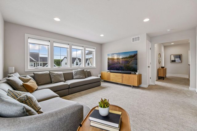 5500 Rolling Hills Parkway, Victoria, MN 55318