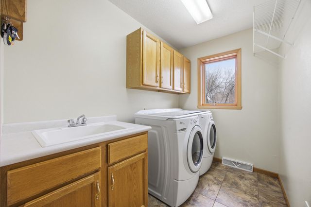 4054 S Rivershore Drive, Moorhead, MN 56560