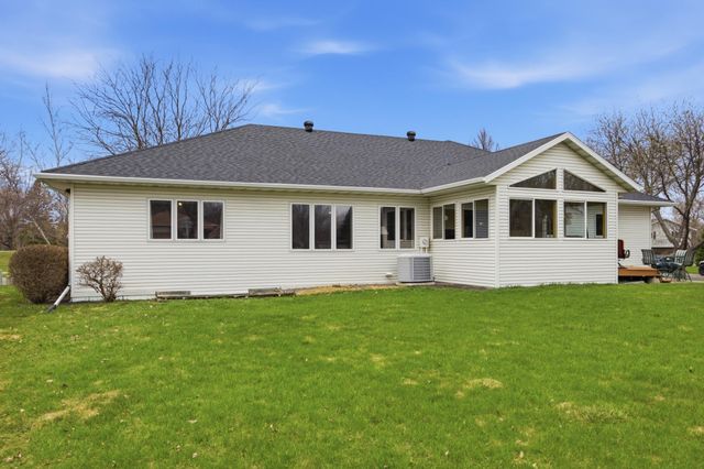 4054 S Rivershore Drive, Moorhead, MN 56560