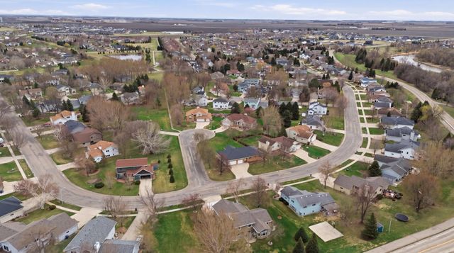 4054 S Rivershore Drive, Moorhead, MN 56560