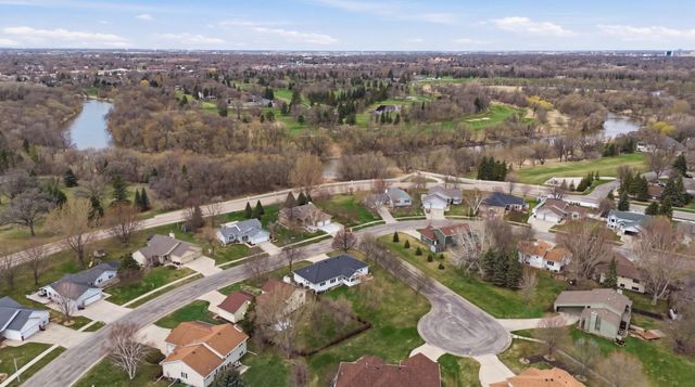4054 S Rivershore Drive, Moorhead, MN 56560
