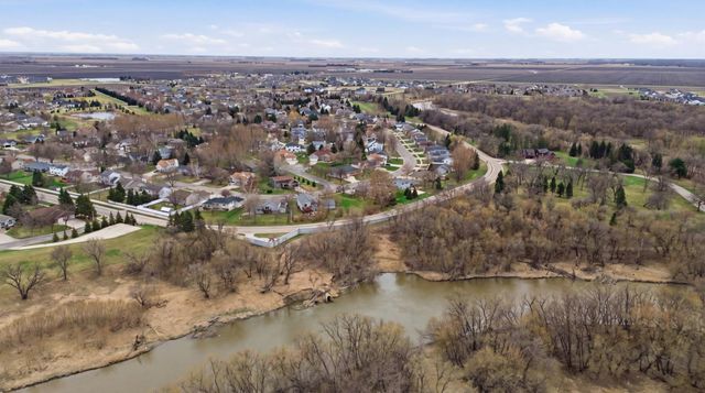 4054 S Rivershore Drive, Moorhead, MN 56560