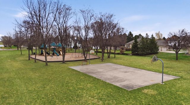 4054 S Rivershore Drive, Moorhead, MN 56560
