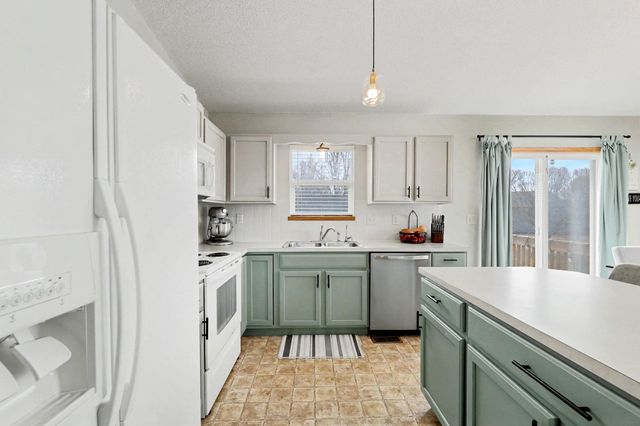 2213 E Spring Hill Dr, Goddard, KS 67052