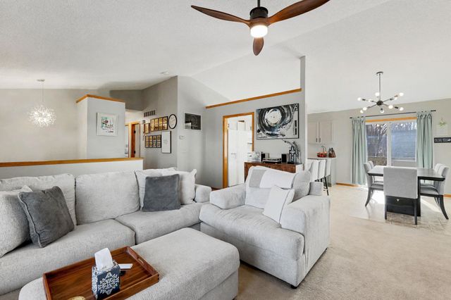 2213 E Spring Hill Dr, Goddard, KS 67052