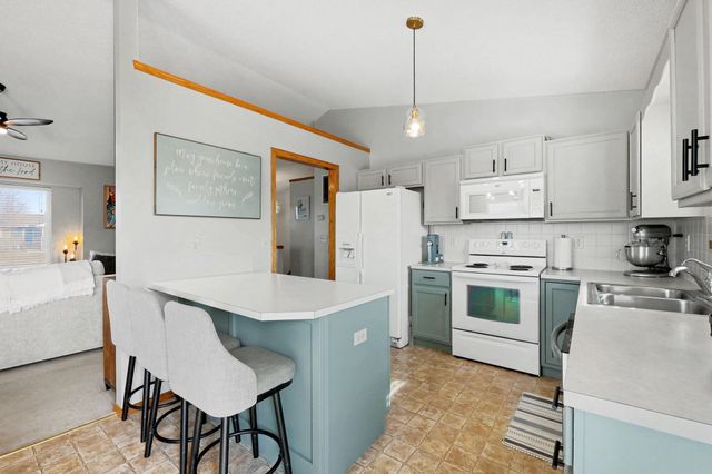 2213 E Spring Hill Dr, Goddard, KS 67052