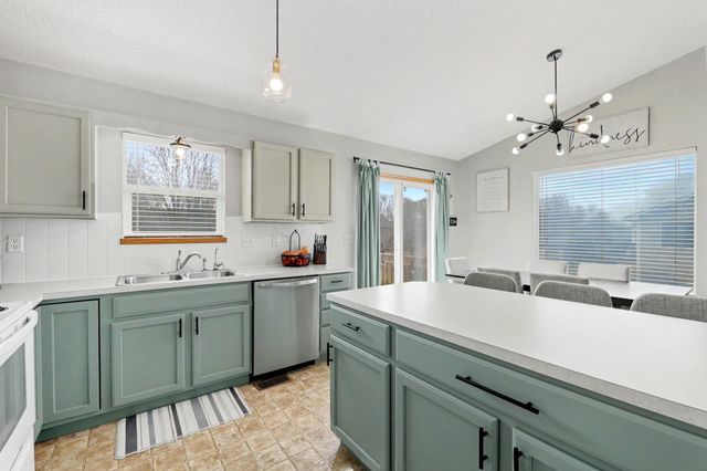 2213 E Spring Hill Dr, Goddard, KS 67052