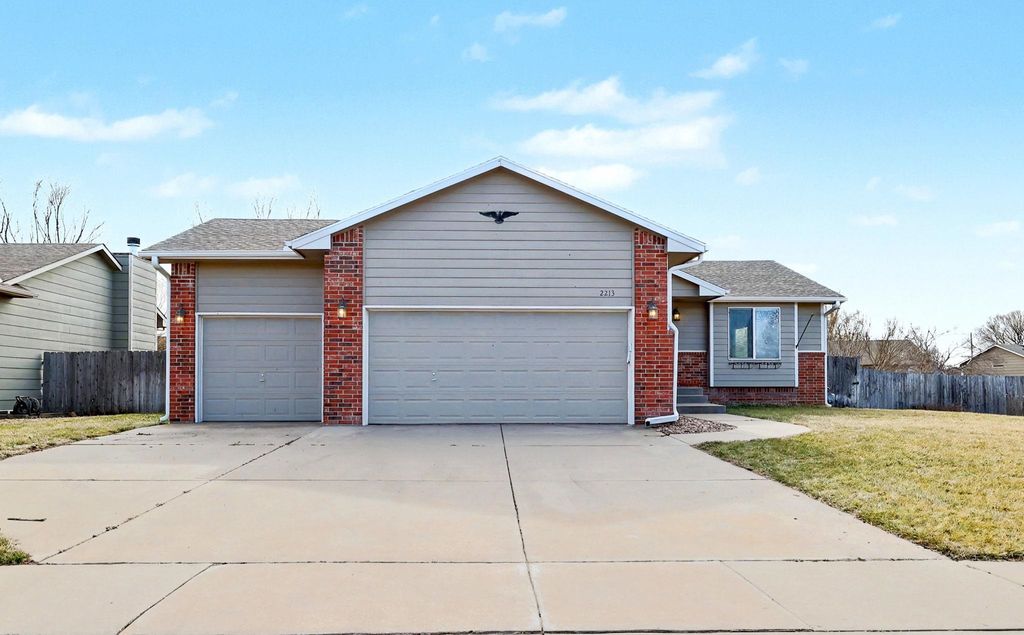 2213 E Spring Hill Dr, Goddard, KS 67052