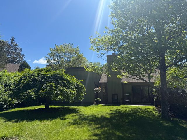 740 Heritage Village B, Southbury, CT 06488