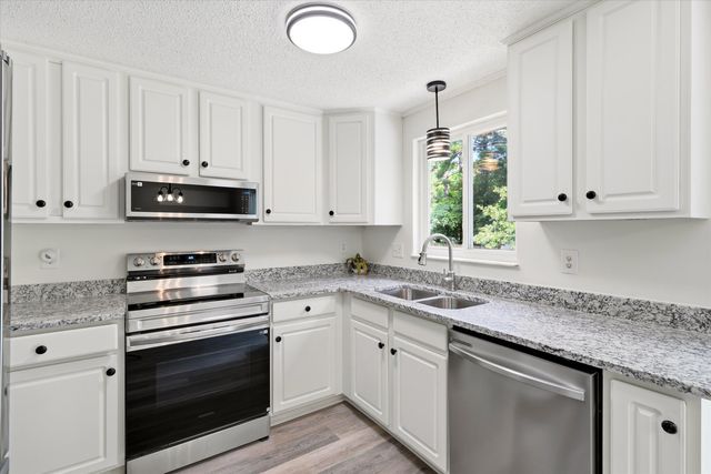 210 White Boulevard, Summerville, SC 29483