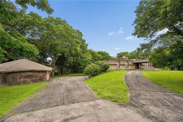 24356 W 55 Street, Shawnee, KS 66226