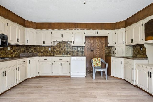 24356 W 55 Street, Shawnee, KS 66226