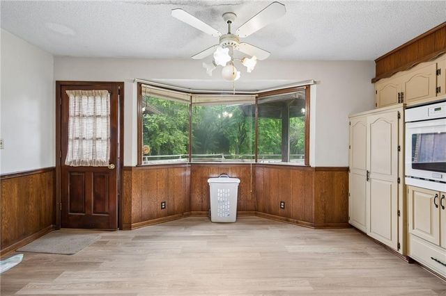 24356 W 55 Street, Shawnee, KS 66226