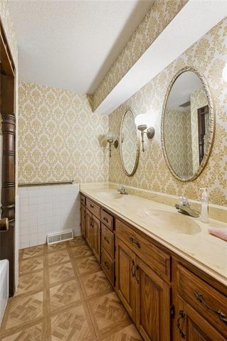 24356 W 55 Street, Shawnee, KS 66226