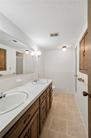24356 W 55 Street, Shawnee, KS 66226