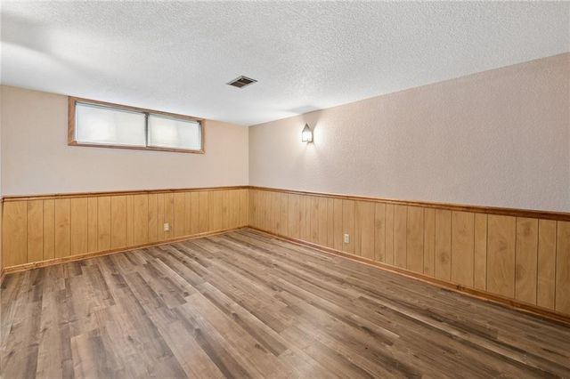 24356 W 55 Street, Shawnee, KS 66226