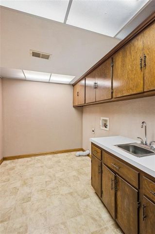 24356 W 55 Street, Shawnee, KS 66226