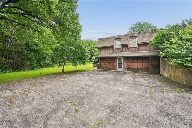 24356 W 55 Street, Shawnee, KS 66226
